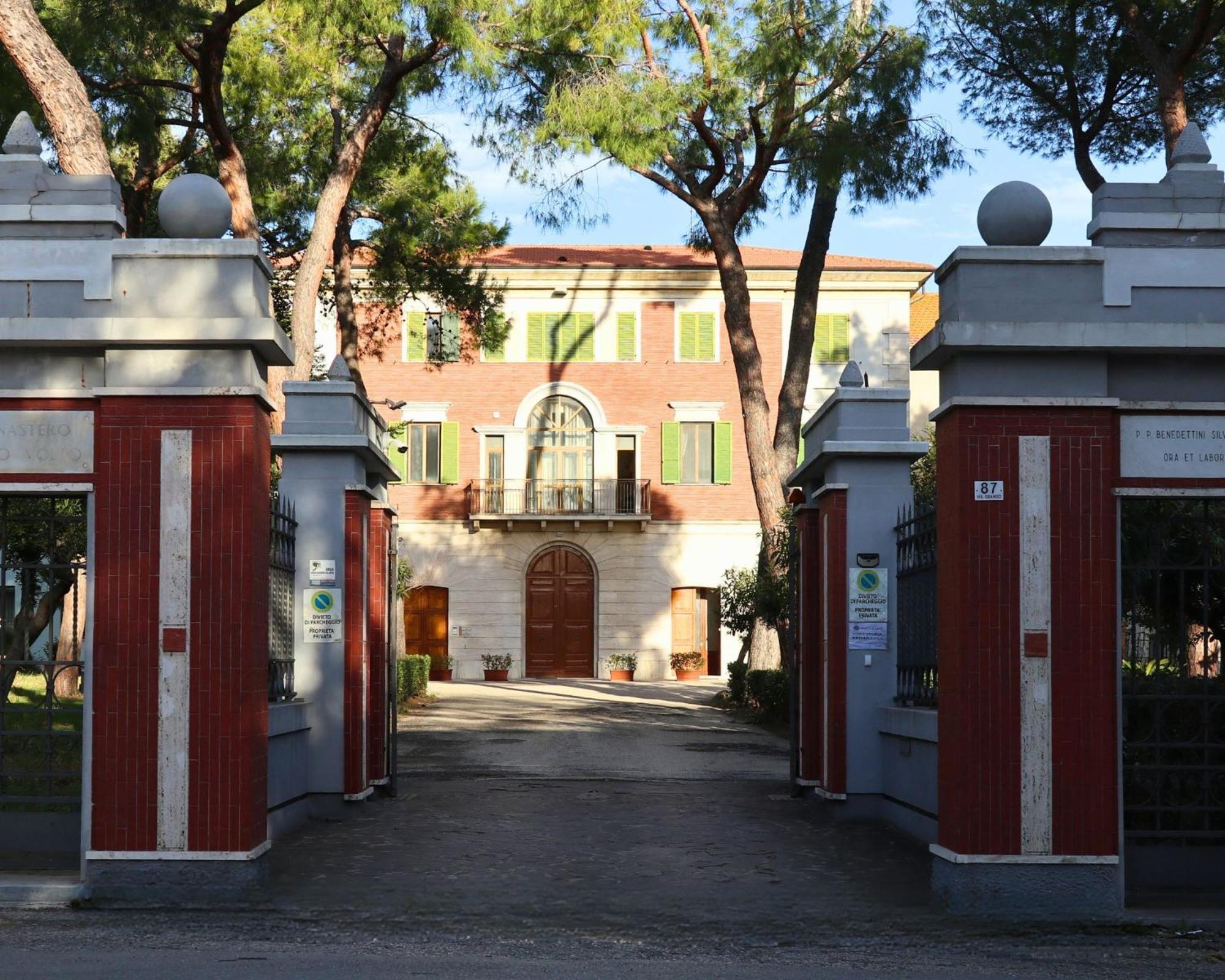 Ostello E Camere Private Prima Luce Foresteria Giulianova Exterior photo
